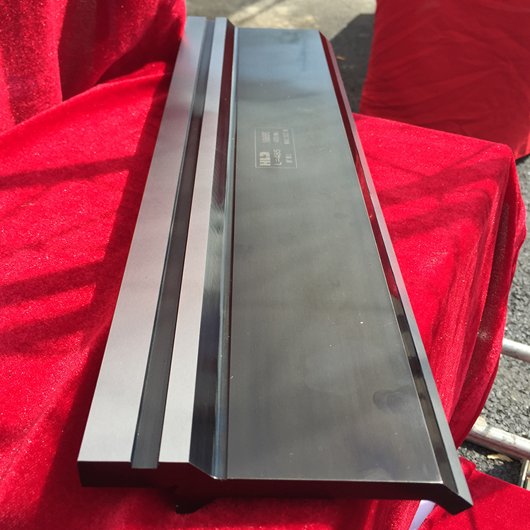 Bending machine mold 